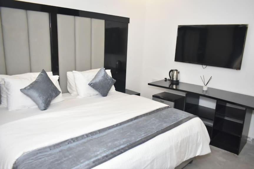 Jada Hotel And Suits Lagos Exterior photo